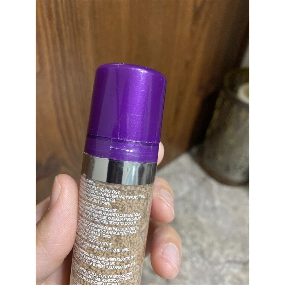 CoverGirl Simply Ageless Skin Perfector Essence Foundation: 30 LIGHT-MEDIUM 30ml